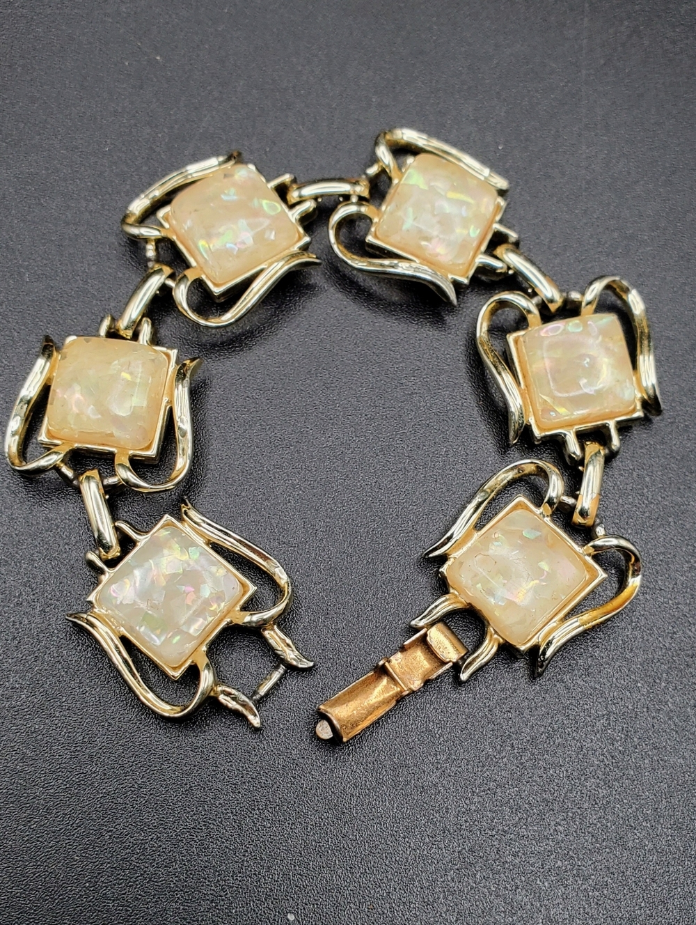 Vintage Coro Faux Opal Confetti Lucite Bracelet, Gold Tone 1950's Mid-Century - Picture 2 of 4